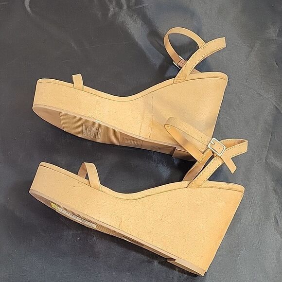 FOREVER 21 SUEDE WEDGE ROUND OPEN TOE ANKLE & ADJUSTABLE BUCKLE STRAP SANDAL - Picture 8 of 15